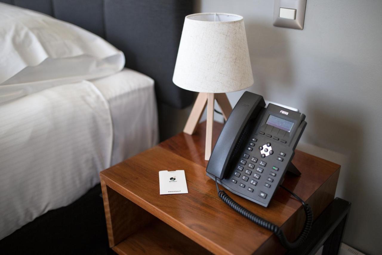Hotel Enjoy Пукон Экстерьер фото A Grandstream GXP2170 VoIP phone