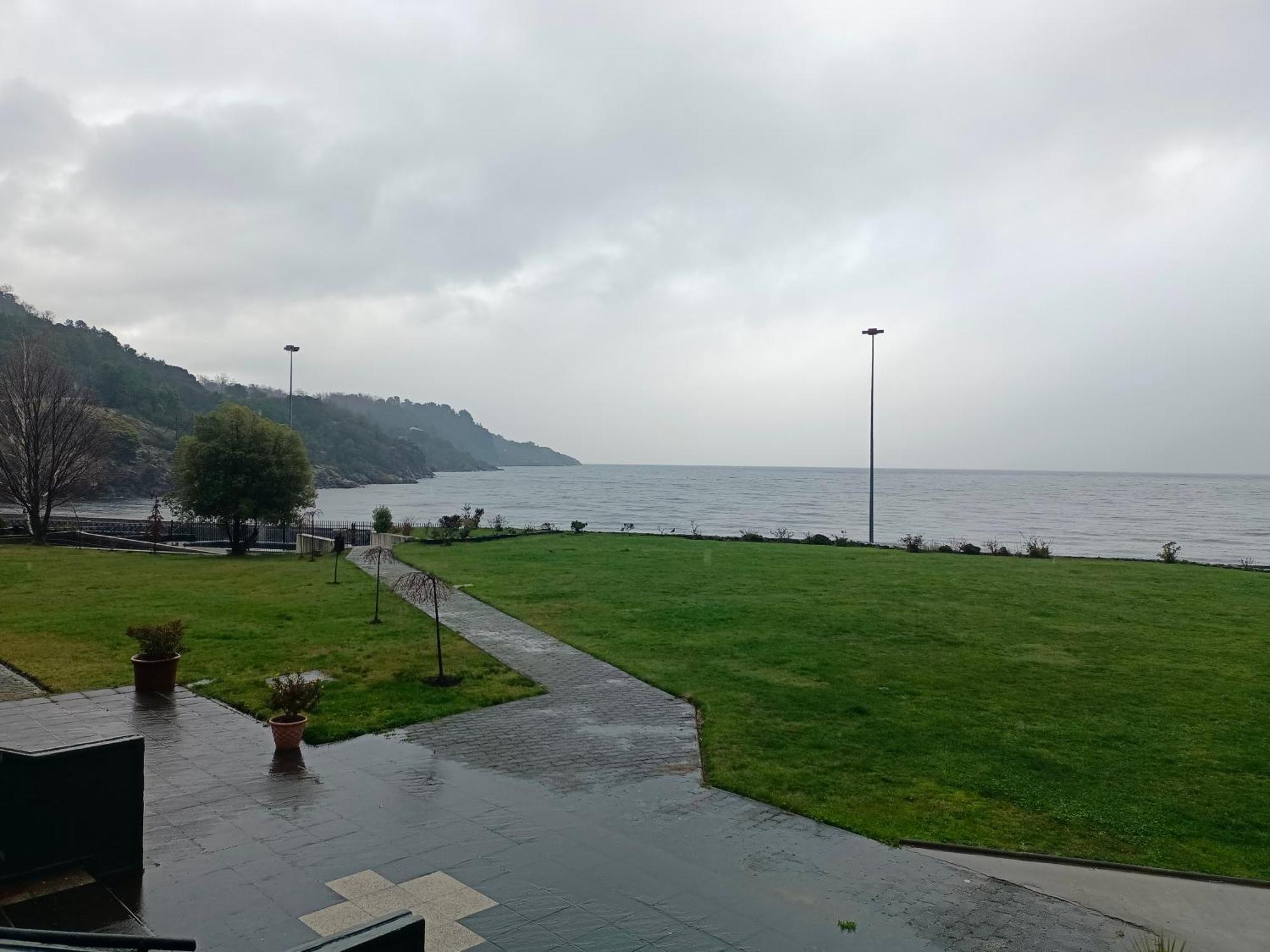 Hotel Enjoy Пукон Экстерьер фото View of the Black Sea from the hotel
