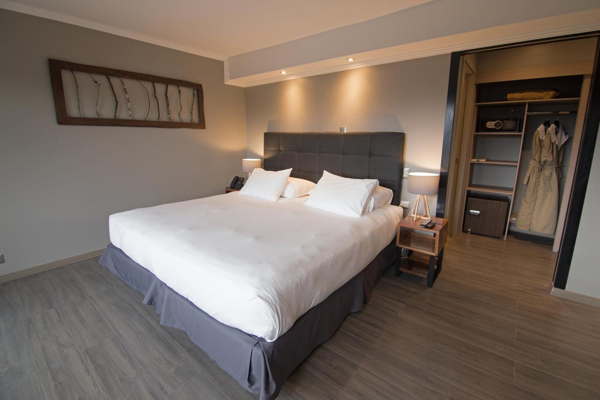 Hotel Enjoy Пукон Экстерьер фото A bedroom at the hotel