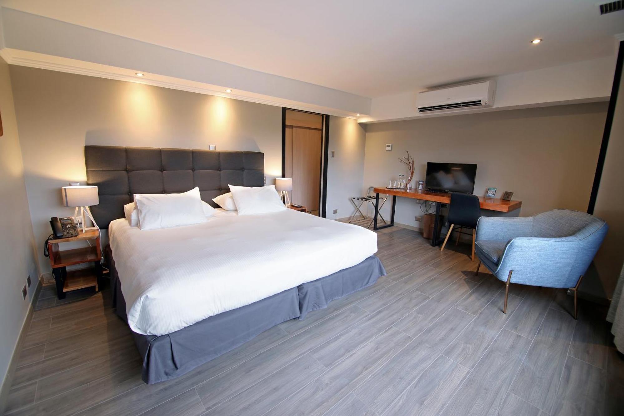 Hotel Enjoy Пукон Экстерьер фото A room at the hotel