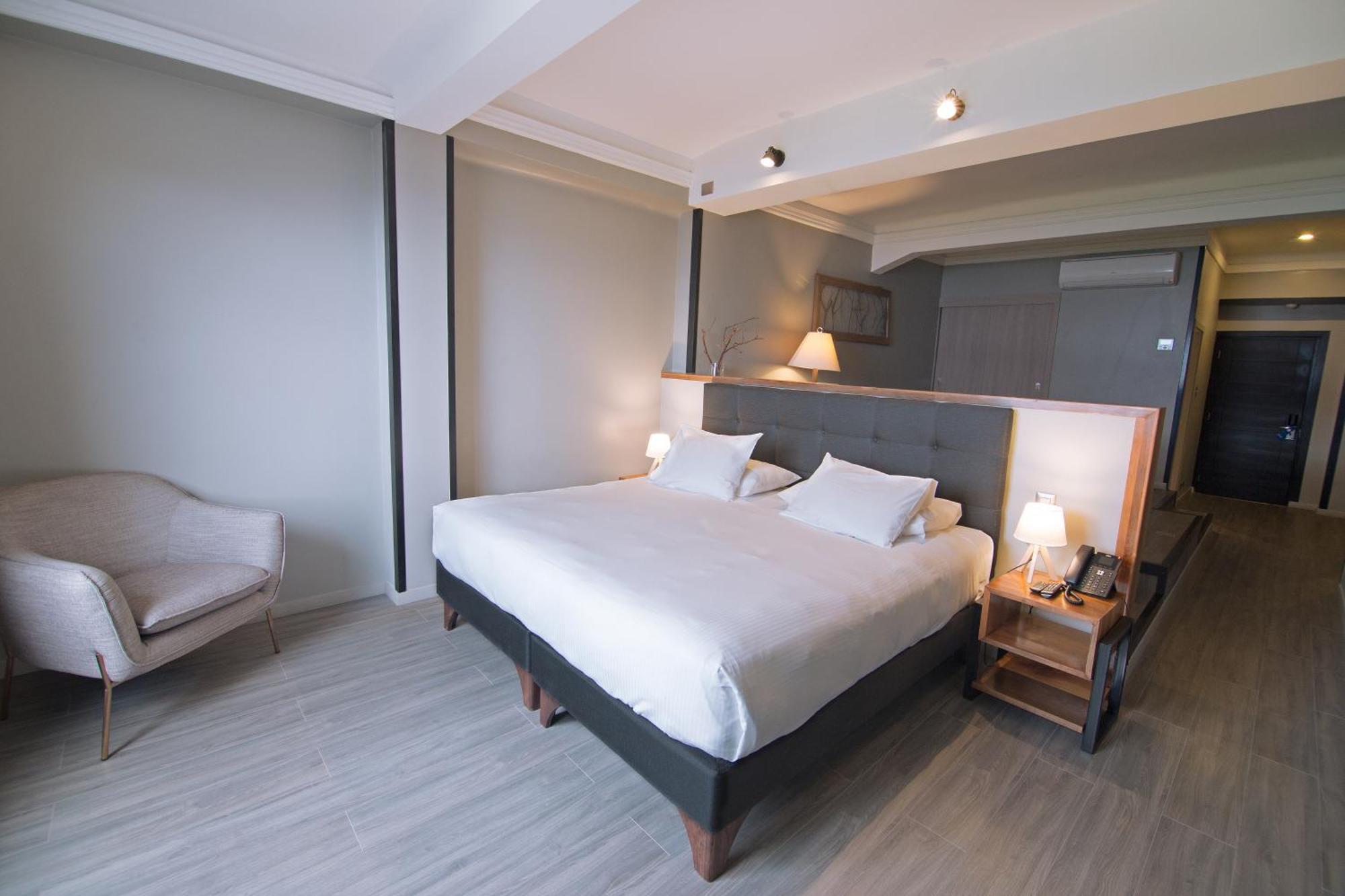 Hotel Enjoy Пукон Экстерьер фото A room at the hotel